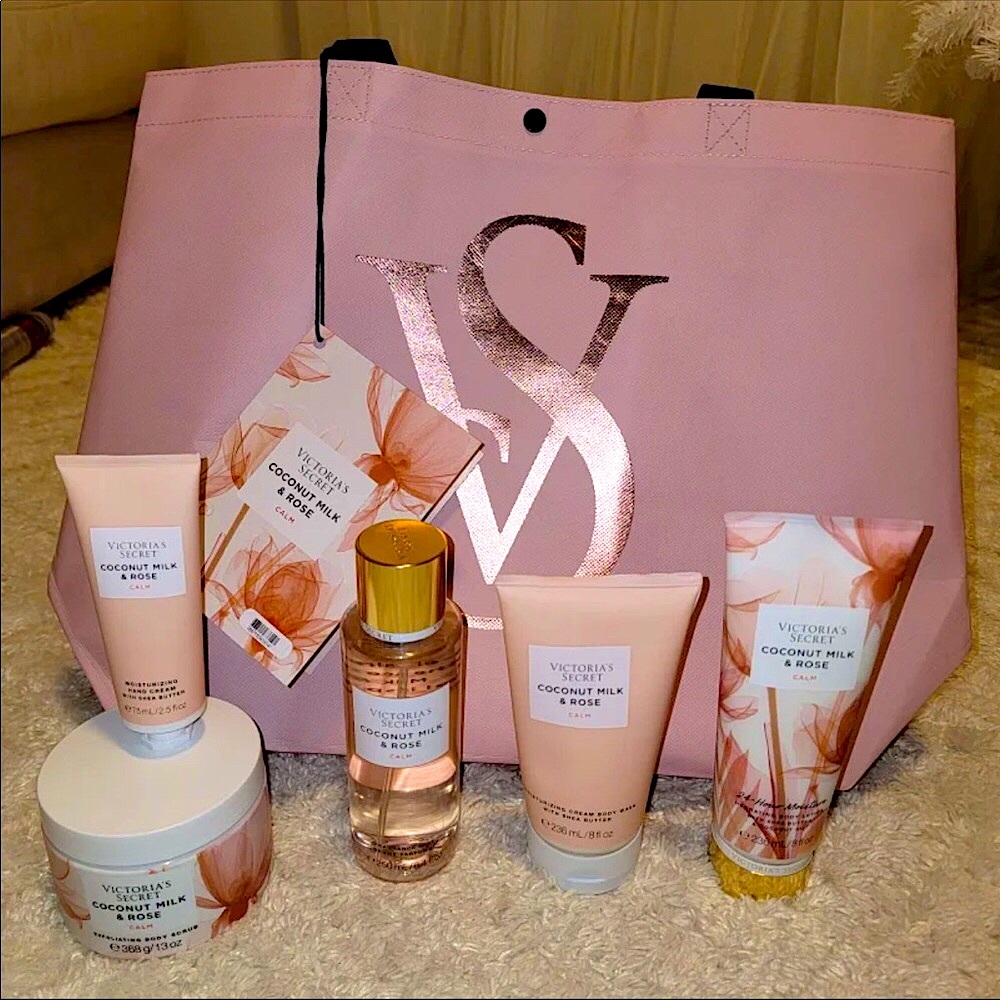 LAST ONE! Victoria’s Secret Natural Beauty Gift Set - Picture 2 of 15